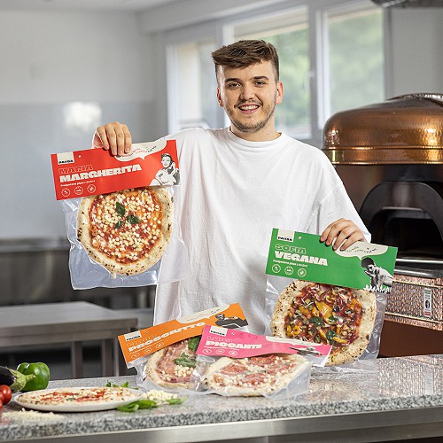 MLADI SLOVENEC SLEDIL SVOJIM SANJAM: 'USPELO MI JE Z DELOM IN KER SEM SLEDIL SVOJI VIZIJI'