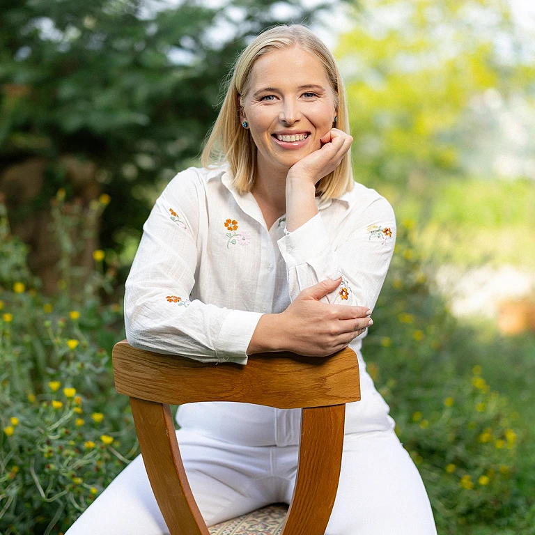 Mlada prevzemnica tradiciji dodaja svoje poglavje