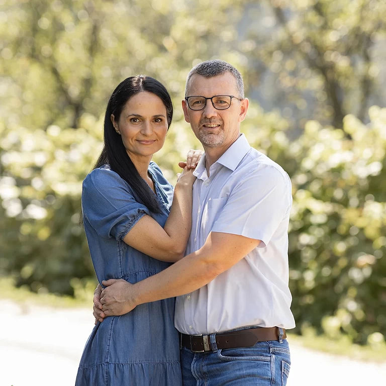 Starša štirih deklic razkrivata: Ni vse medeno in sladko