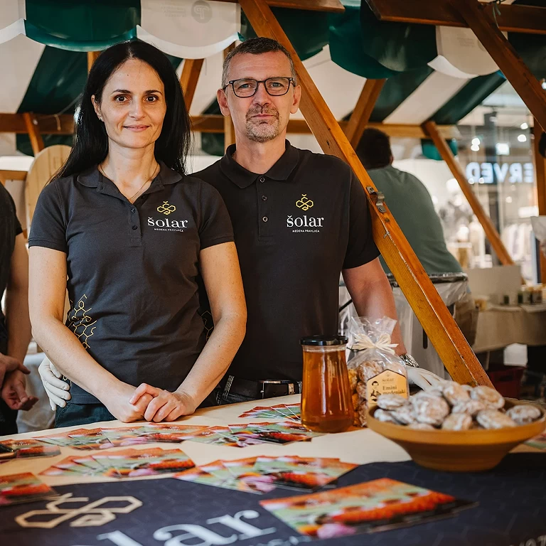 Darja in Gregor Šolar: čebele so njuna strast in način življenja