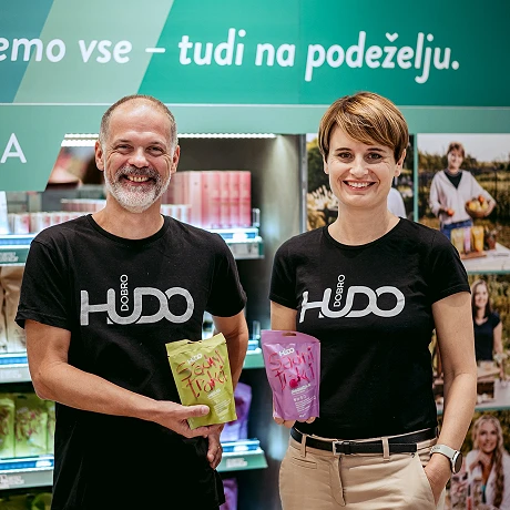 Slovenca, ki zaposlujeta invalide in rešujeta vpra...